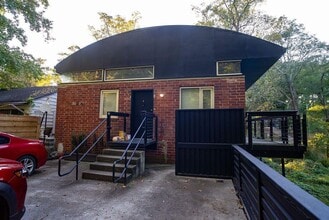 Building Photo - 15 Burbank Dr SW