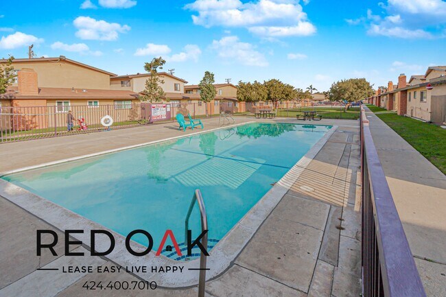 Building Photo - Spacious and Welcoming Two Bedroom with Lo...