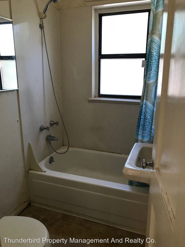 Foto del edificio - 3 br, 1 bath House - 3005 Delano NE