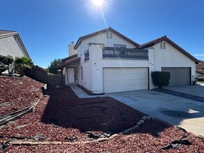 Building Photo - 1533 Woodpine Dr