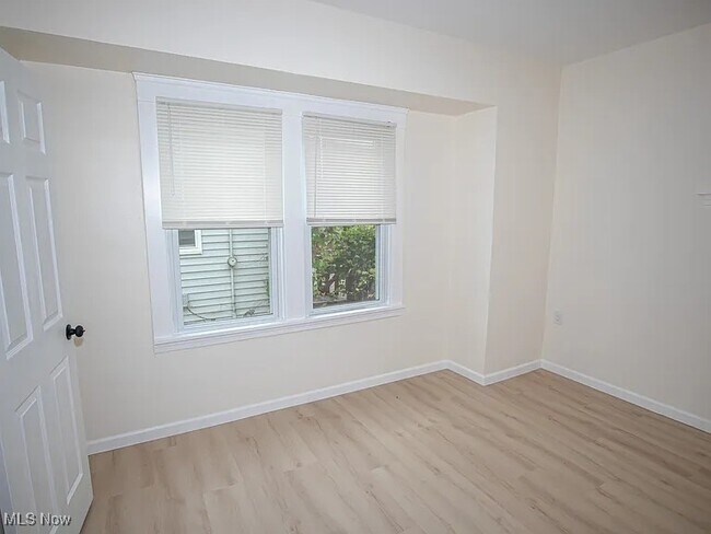 Foto del edificio - 3219 W 86th St