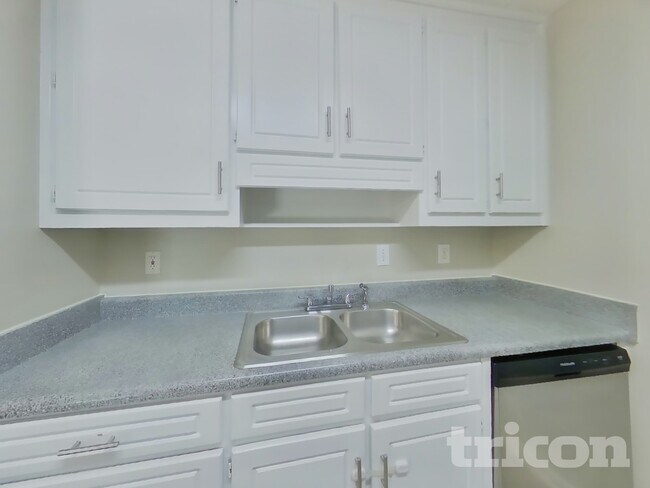 Foto del edificio - 410 Red Oak Ct