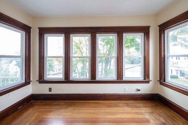 Sun Room - 64 Lindy Ave