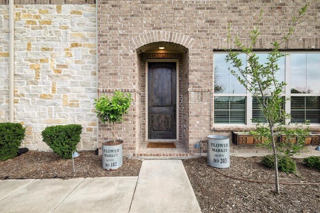Building Photo - 5200 McPherson Ln