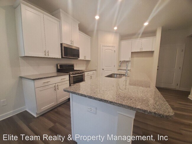 Building Photo - 3 br, 2.5 bath House - Lisburn St 3220