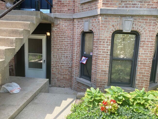 Building Photo - 746 S Oakley Blvd
