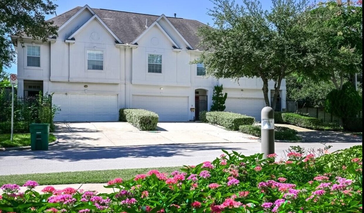 Foto principal - 6714 Montclair Dr