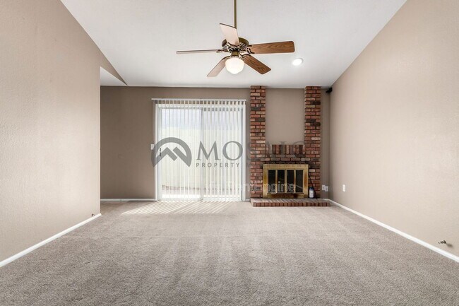 Foto del edificio - 3214 N Ash Dr