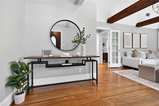 Foto del edificio - 392 Collier Rd NW