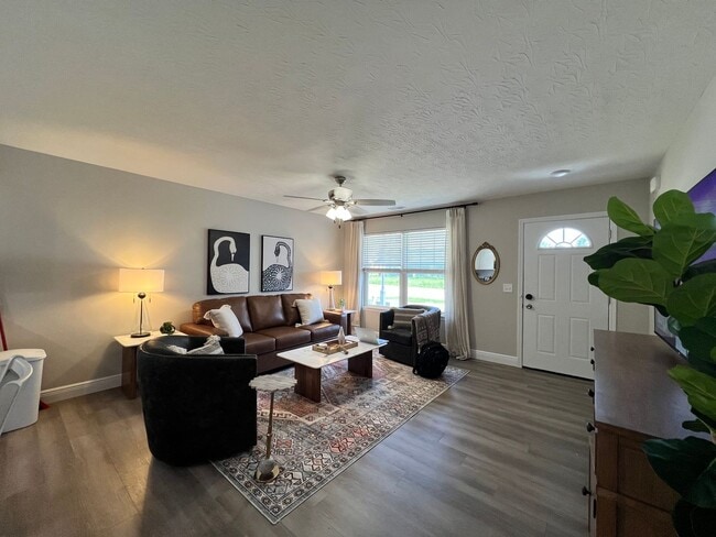 Building Photo - Equestrian getaway Wilmington, Long stays ...