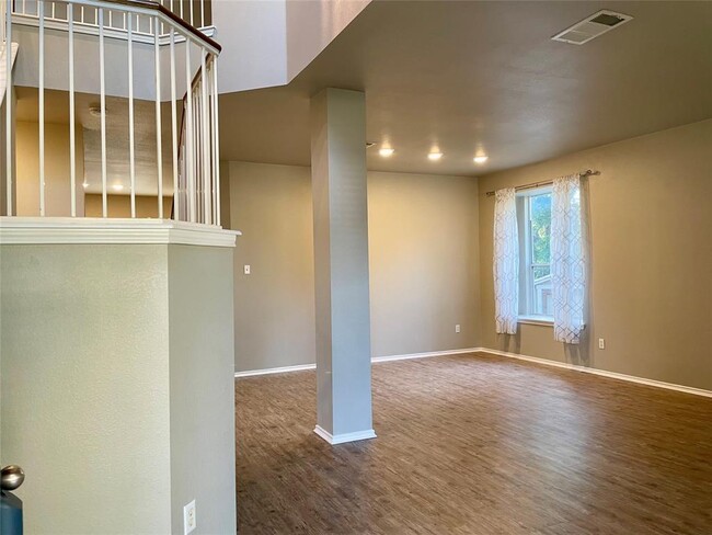 Building Photo - 3102 Blue Ridge Dr