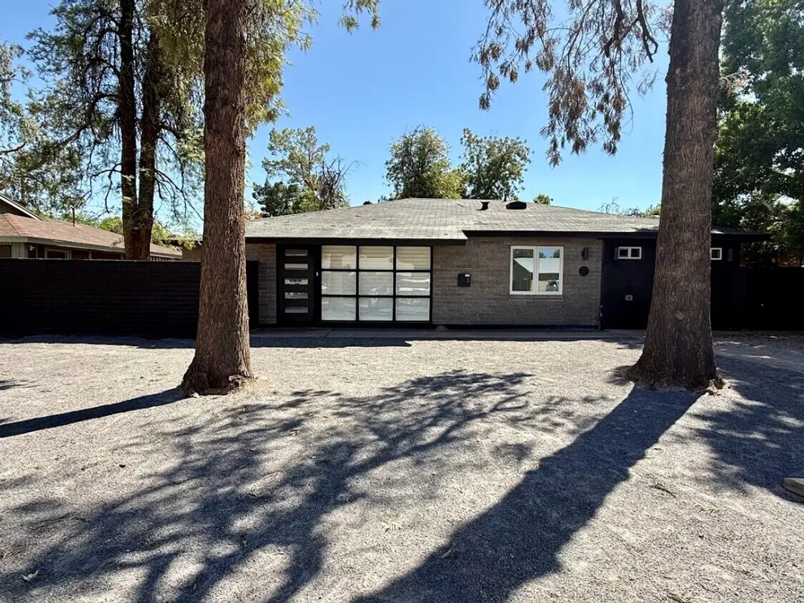 Primary Photo - 523 W 14th St