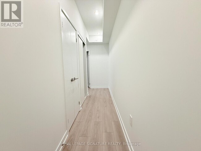 Photo du bâtiment - 1 Fairview Rd E