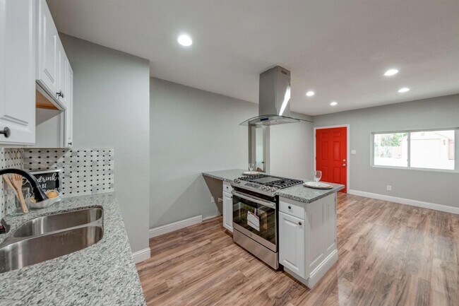Foto del edificio - 3 br, 1.5 bath House - 4458 E Ball