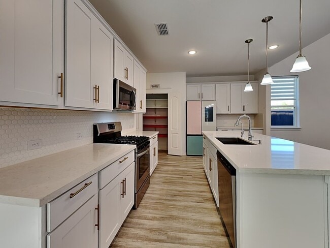 Building Photo - 4009 Goldfinch Hvn