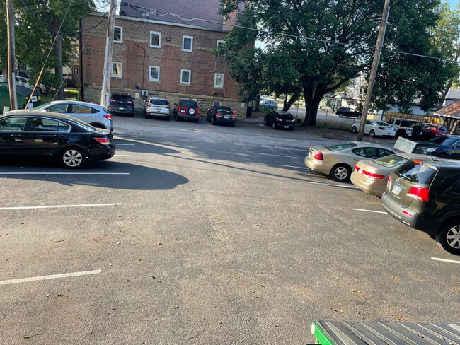 Building Photo - 418 S 4th St