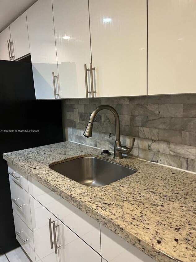 Foto del edificio - 6055 W 19th Ave