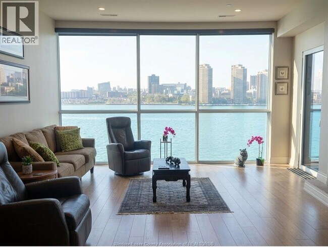 Photo du bâtiment - 1225 Riverside Dr W