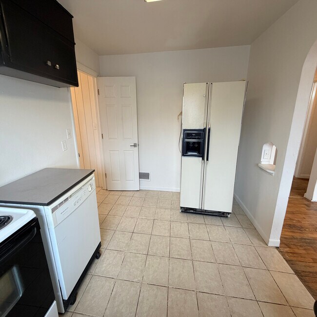 Building Photo - 1525 6th St