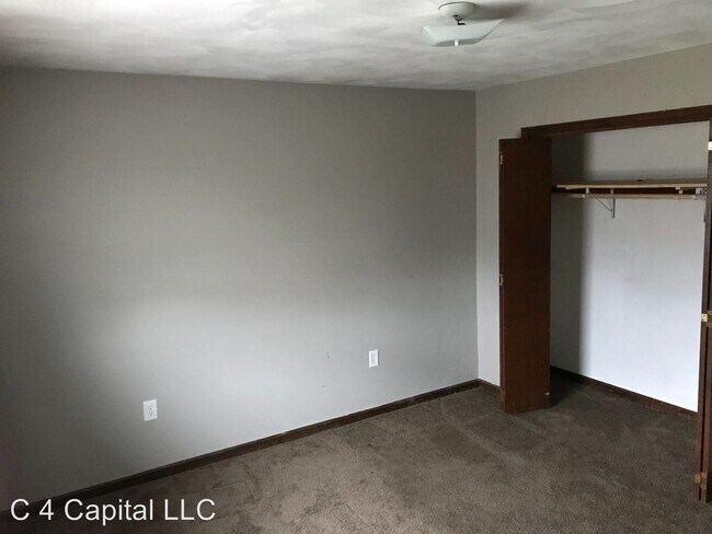 Building Photo - 258-260 Southampton Dr