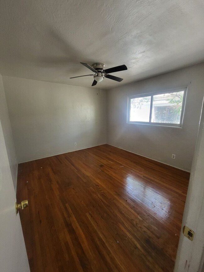 Building Photo - 1004 Madeira Dr SE
