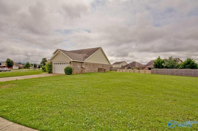 Building Photo - 4808 SE Canterwood Dr