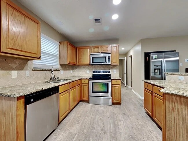 Building Photo - 7205 Silktree Ct