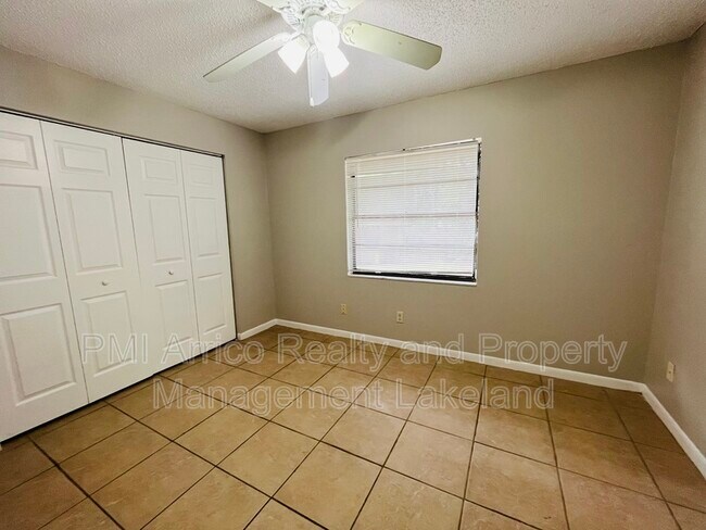 Foto del edificio - 1017 Caroline Ave