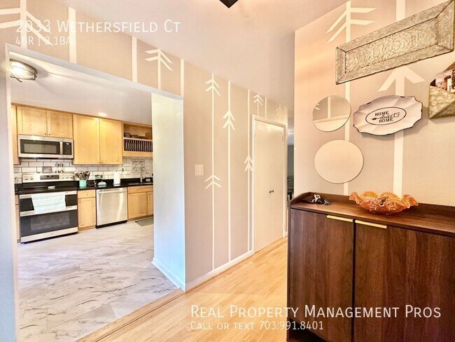 Building Photo - Stunning & Secluded Reston Townhouse- Walk...