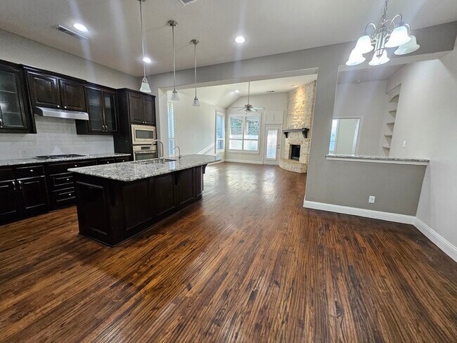 Foto del edificio - Beautiful 4-bedroom, 3-bathroom home in aw...