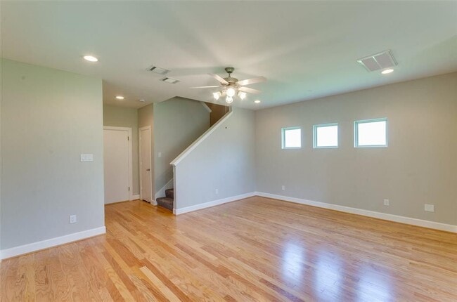 Building Photo - 612 E 38th St