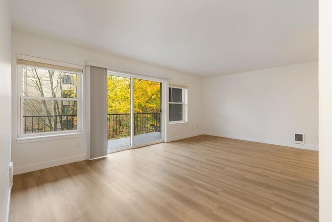 Interior Photo - Residence 620