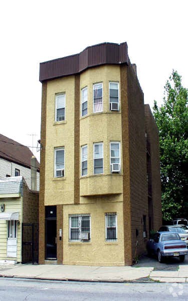 Primary Photo - 231 Palisade Ave