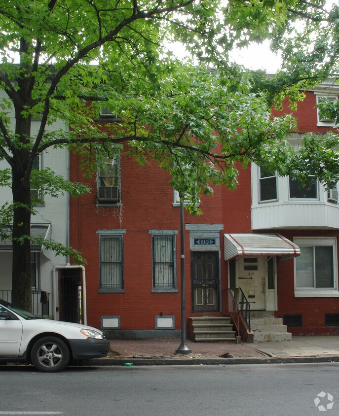 Building Photo - 211 S 4th St