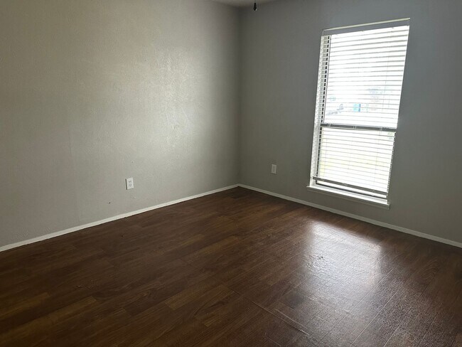 Building Photo - LISD SCHOOLS!