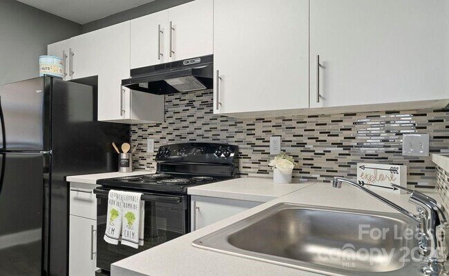 Foto del edificio - 2501 Eastway Dr