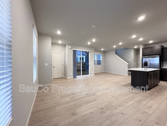 Building Photo - 8309 SE Crescent Dr