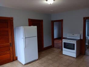 Building Photo - 76 Osgood St