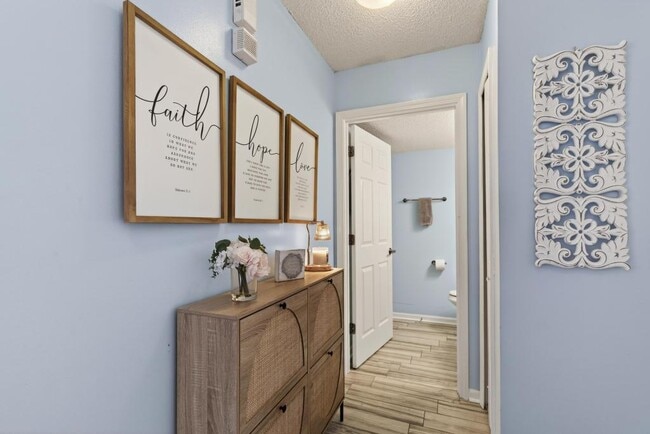 Building Photo - 805 Old Bridge Rd