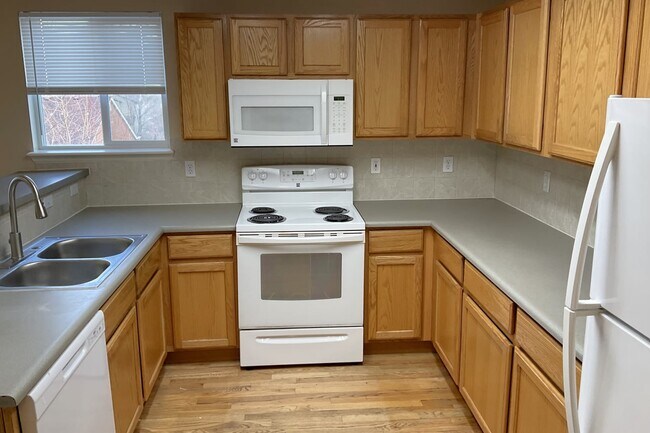 Building Photo - 1005 Winebrook Way