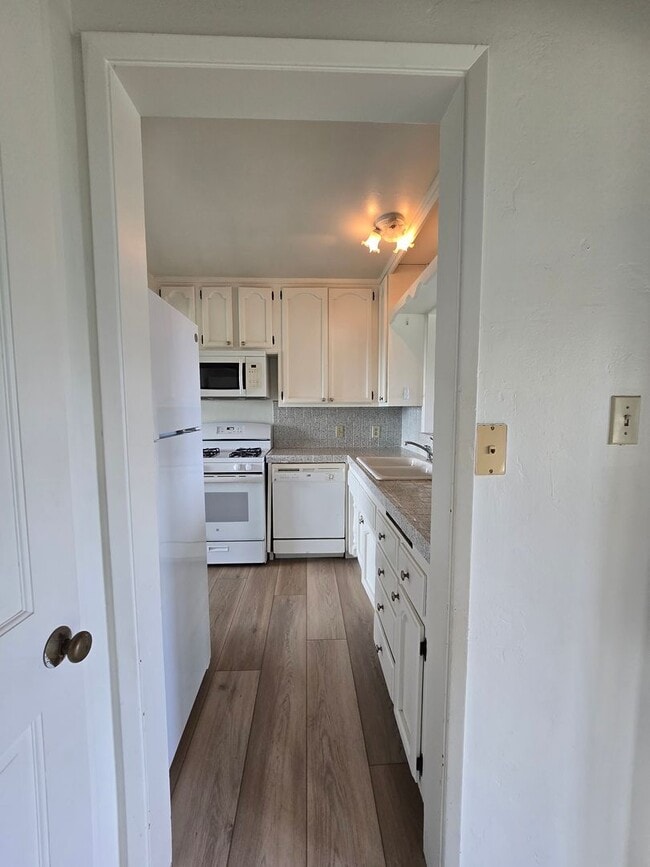 Building Photo - 3-Bedroom Home with Indoor Laundry and Ocean View