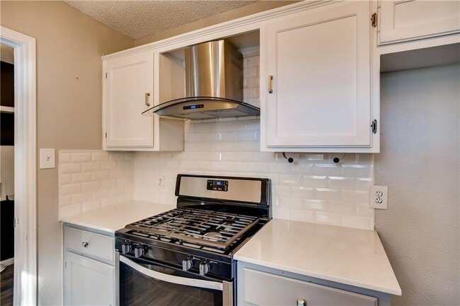 Building Photo - 2406 Stirrup Dr