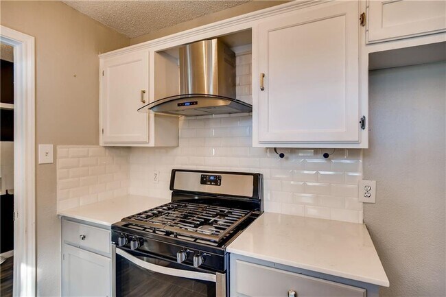 Foto del edificio - 2406 Stirrup Dr