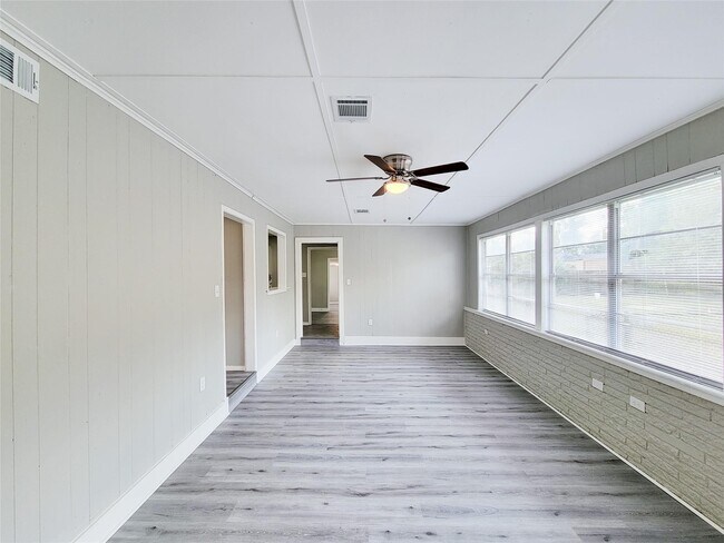 Foto del edificio - 7426 Bigwood St