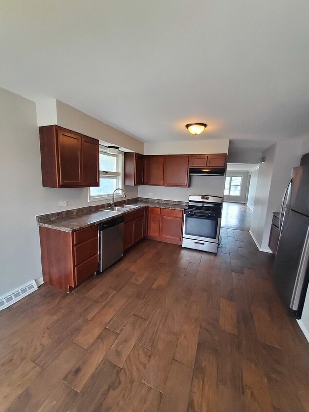 Primary Photo - 2716 W 85th St