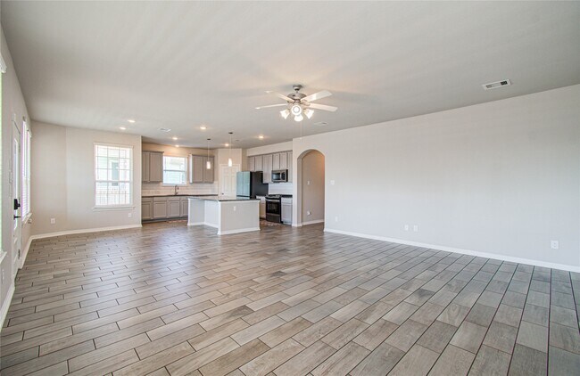 Building Photo - 1705 Bayway Dr