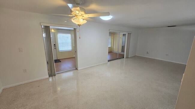 Foto del edificio - Charming 2BR/2BA Annual Rental in Southgate