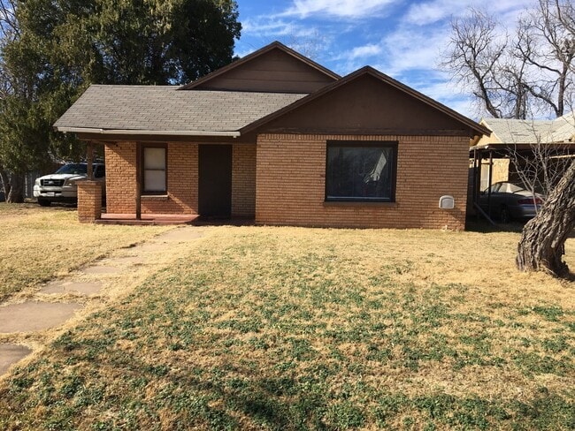 Building Photo - Very cute 2 Bedroom 1 Bath with Bonus Room.