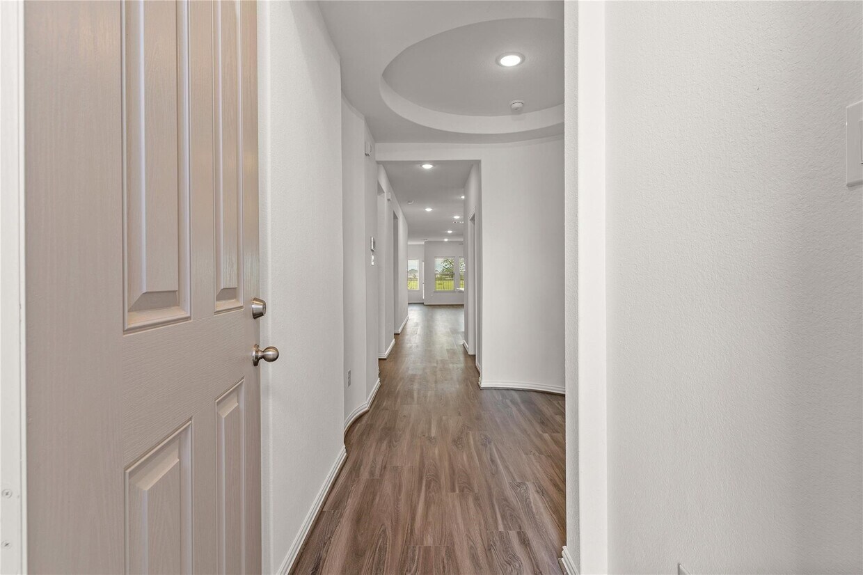 Primary Photo - 542 Long Beach Bay Dr