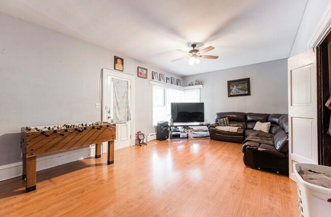 Photo - 438 Villa St Apartment